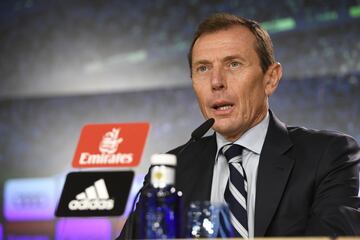 Emilio Butragueño durante el acto de renovación.

