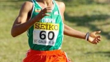 <b>DOBLETE.</b> Bekele ha estado intratable en el Mundial de Cross disputado en Saint Galmier, Francia.