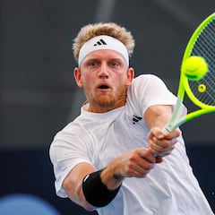 Davidovich y Carreño inician el año con derrota