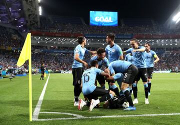 1-0. Cavani celebró el primer gol.