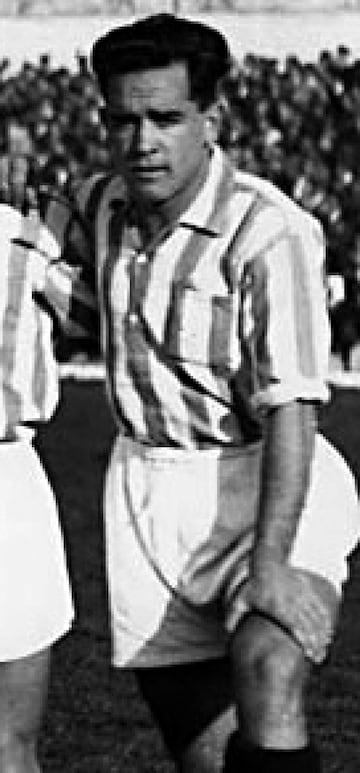 Fichó por el Betis en 1932 donde permaneció hasta 1935