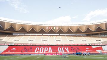 Entrenamiento y rueda de prensa del Athletic Club de Bilbao en el estadio de La Cartuja previo a la final de la Copa del Rey ante el FC Barcelona.
 Foto RFEF
 S&Oacute;LO USO EDITORIAL/PROHIBIDA SU VENTA/S&Oacute;LO DISPONIBLE PARA ILUSTRAR LA NOTICIA QUE