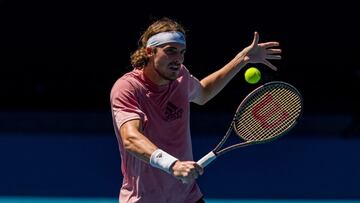 Stefanos Tsitsipas, durante un entrenamiento en Melbourne Park.