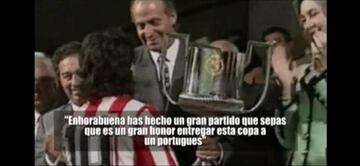 El Rey don Juan Carlos entregándole la Copa a Futre.