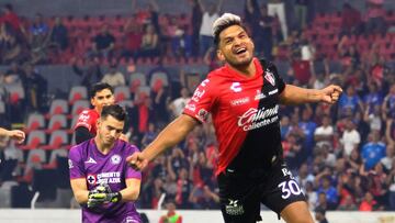 "Mudo" Aguirre celebra su gol contra Crzu Azul.