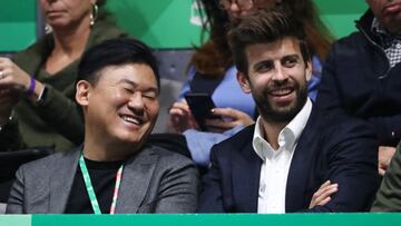  Hiroshi Mikitani, CEO de Rakuten, con Gerard Piqu&eacute;.