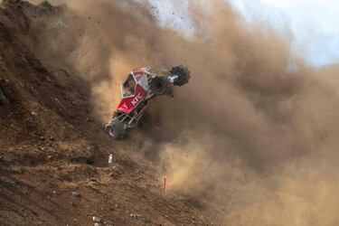 Thor Palsson exprime su camión 4x4 modificado en la Formula Offroad (torfaera en islandés) en la montaña Akrafjall. Esta tradición islandesa, que nació entre los servicios de rescate para mostrar de lo que eran capaces sus vehículos en el terreno montañoso, sigue teniendo gran éxito en el país nórdico tras medio siglo de historia.