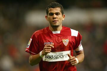 Dani Alves en el Sevilla. Foto AFP/Pedro ARMESTRE 