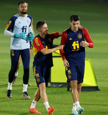 Sarabia y Morata durante el entrenamiento de hoy. 