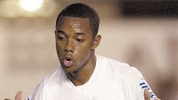 <b>HONRADO</B>. Robinho no provocó la tercera tarjeta amarilla, tal y como le sugirió Luxemburgo.