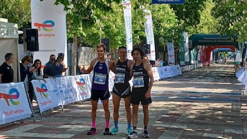 Imagen de varios participantes a su llegada a meta en la Marat&oacute;n Mart&iacute;n Fiz de Vitoria.