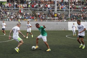 La cancha sintética Villa del Socorro, del barrio Andalucía en Medellín, recibió a varios jugadores profesionales de los equipos antioqueños. Sebastián Gómez, Andrés Ricaurte, Neider Moreno, Daniel Muñoz, entre muchos más.