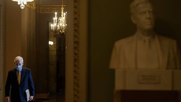 Washington (United States), 21/05/2020.- Senate Majority Leader Mitch McConnell walks to the Senate Floor during the COVID-19 coronavirus pandemic at the US Capitol in Washington, DC, USA, 21 May 2020. As Leader McConnell waits to see the effects of previ