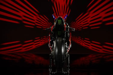 Así es la Desmosedici GP25 de Marc Márquez y Pecco Bagnaia, la nueva moto de la escudería Ducati Lenovo para la temporada 2025 de Moto GP.