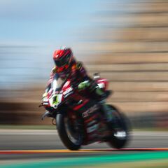 Bautista y Ducati golpean primero