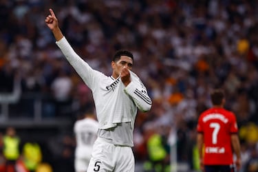 Celebracin del Jude Bellingham en el segundo gol del Real Madrid ante el Osasuna.