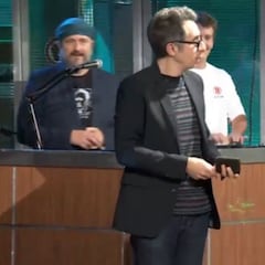 Una espectadora de ‘La Revuelta’ roba la cartera a Berto Romero en pleno directo