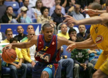 El Barça fichó a este combo guard iniciada la temporada 2007-08. Llegaba desde el Pinar Karsiyaka turco, donde se estaba haciendo un nombre en Europa. Sin embargo, no hizo migas con Dusko Ivanovic y tan solo disputó como azulgrana 20 partidos, con 9 minutos en pista por noche y 3 puntos de media. Después le fue mejor en Unicaja (12,6 puntos) y sobre todo en la NBA: Gregg Popovich sacó lo mejor de él con los Spurs. En las Finales de 2013 (4-3 para los Heat) jugó más de 24 minutos de media con 9,4 puntos y un brillante 46% en triples. Cinco años después de no cuajar en el Barça.