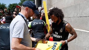 14/07/19 ENTRENAMIENTO REAL MADRID PRETEMPORADA GIRA MONTREAL 
 FIRMA AUTOGRAFOS SEGUIDORES
 MARCELO