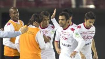 <b>VICTORIA. </b>Miguel de las Cuevas fue protagonista en el segundo gol del Sporting.