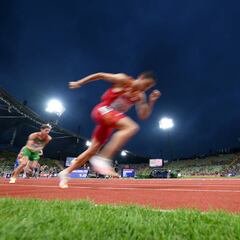 Mariano García, con la moto a punto para ir “a por una medalla”