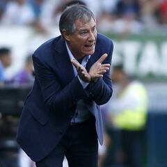 La historia adversa que Holan intentará dejar atrás en Chile