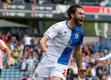 En su temporada de estreno como chileno, Ben Brereton Díaz fue el máximo goleador de 2021, con sus 27 goles entre el Blackburn Rovers de Inglaterra y la Roja.