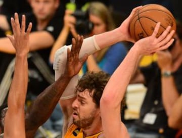 Pau Gasol en el tercer partido de los cuartos de final de la Conferencia Oeste de la NBA Playoffs 2013.