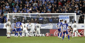 Sobrino heads the ball just before Manu García's winner.