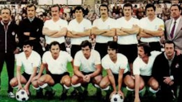 En el once del Racing de los bigotes no había cántabros. Es un equipo que batió records. es leyenda racinguista... y ascendió a Primera. ¿Dónde hay que firmar?
