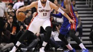 Valanciunas brilla ante el poderío interior de Detroit