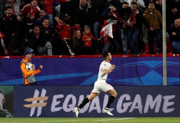 Alegr¨ªa de Sarabia despu¨¦s de anotar el 1-0