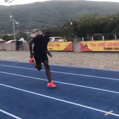 Bolt vuelve a aparecer corriendo... ¿volverá a las pistas?