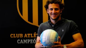 Oficial: Diego Forlán, nuevo entrenador de Peñarol