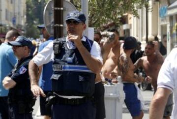 Los hooligans se divierten en Niza antes del Inglaterra-Islandia