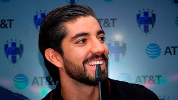 El jugador albiazul firmó un contrato por cinco años con el club regiomontano. “El esfuerzo que hizo la directiva fue muy importante, aproveché la oportunidad", expresó el futbolista.