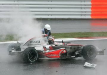 The third took place in 2007 in Japan on the Mount Fuji circuit that had been besieged by heavy rain. Alonso lost control of the rear drive of his McLaren Mercedes and hit the wall, another low in a difficult year for the Asturian.