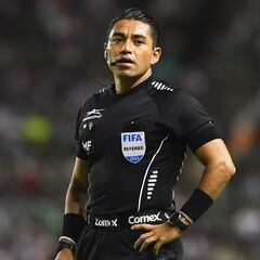 ¿Cómo la ha ido al América cuando le pita Víctor Cáceres?