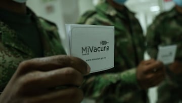 Vacunación contra el COVID-19 en Bogotá. Conozca cómo podrá identificar un carné falso y uno auténtico y cómo denunciar la manipulación del documento.