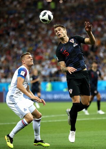 Duje Caleta-Car y Finnbogason.