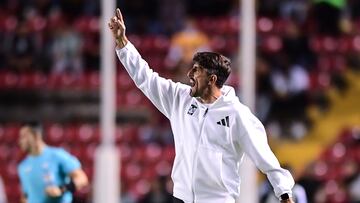 Veljko Paunovic head coach of Tigres during the 8th round match between Queretaro and Tigres UANL as part of the Liga BBVA MX, Torneo Apertura 2024 at La Corregidora Stadium on September 17, 2024 in Santiago de Queretaro, Mexico.