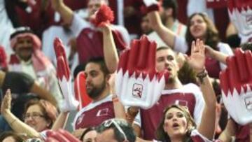 Animación, fiesta y charanga. Algunos de los aficionados españoles que han ido a Doha para animar a la selección de Qatar.
