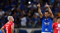 Cruzeiro aplastó a Huracán