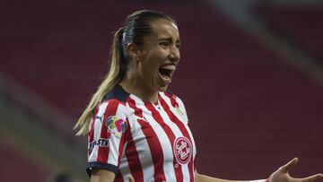 Michelle Gonz&aacute;lez festeja un gol con Chivas Femenil