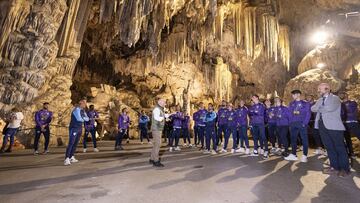 Espectacular imagen del Málaga en la Cueva de Nerja.