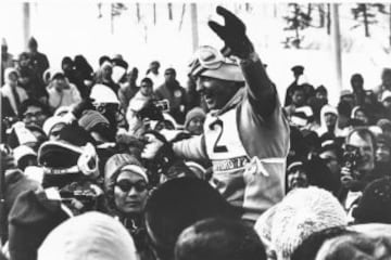 Sapporo (Japón) fue el escenario de la primera medalla de España en unos JJ.OO. de invierno. El héroe de tal épica fue Paquito Fernández Ochoa, que se impuso en la prueba de eslalon consiguiendo nada menos que el metal dorado.