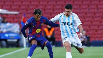 Soccer Football - LaLiga - FC Barcelona v Real Oviedo - Spotify Camp Nou, Barcelona, Spain - January 25, 2026 FC Barcelona's Lamine Yamal in action with Real Oviedo's Javi Lopez REUTERS/Albert Gea