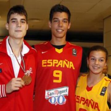Los hermanos Hernangómez, en el verano de 2013. Juancho, Willy y Andrea, los tres internacionales con España en categorías inferiores. Willy, además, se estrenó con el oro en la absoluta.