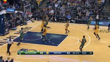 ¡Qué barbaridad Giannis! Un mate digno de 'Space Jam'