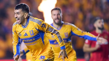 Veljko Paunovic se cuelga la medalla de Ángel Correa